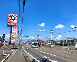 羽島方面からのお越しの方は「南鶉5」の交差点を右折